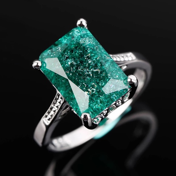 ๐ Vintage Green Stone Sterling Silver Ring ๐ - Picture 4 of 4